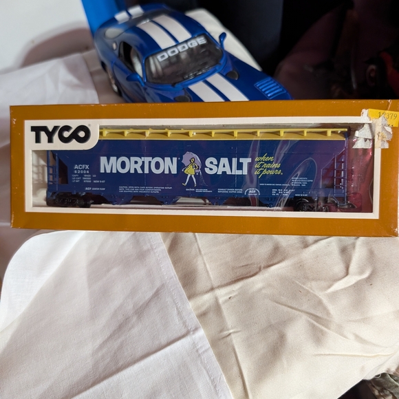 Tyco HO Train Hopper Car Advertising Morton Salt - Picture 2 of 3